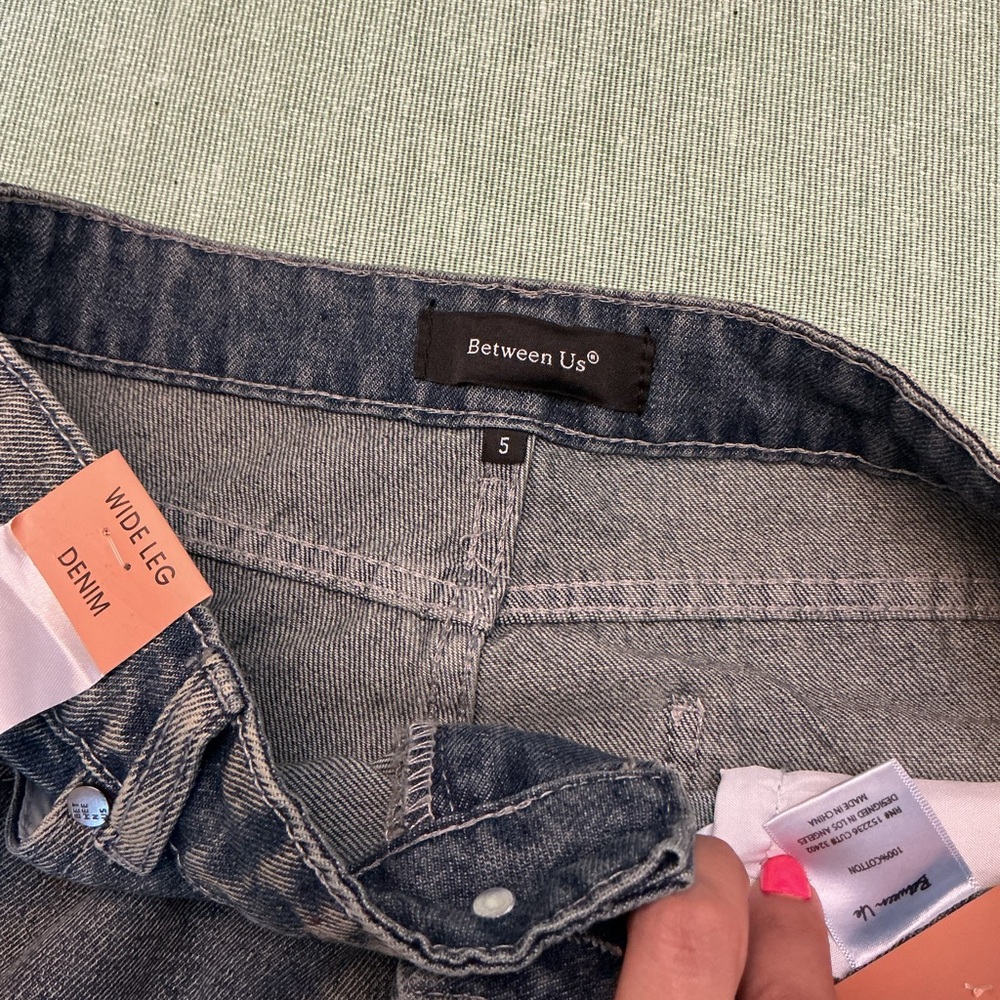 Between Us Wide Leg High Rise Jeans Blue Wash NWT Size 5 - Picture 5 of 10